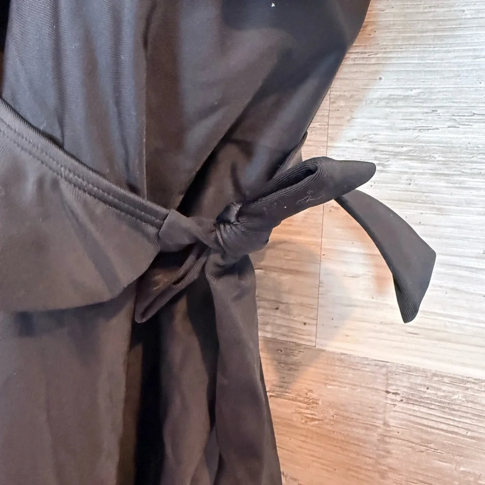 NWT Quince Italian Ruffle Wrap One-Piece Swimsuit - Black - Size L - Picture 4 of 9